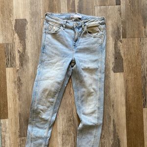 Zara Mid Rise skinny jeans 36